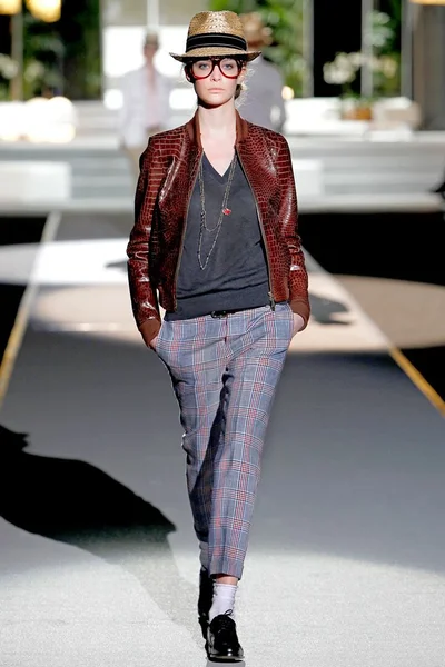 Look 14
